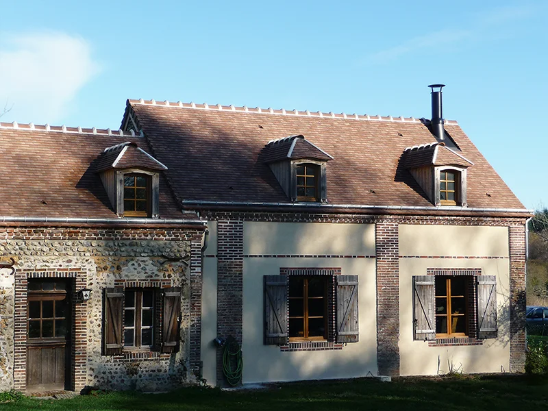 Réfection d'une toiture en tuiles plates et création de lucarnes en chêne dans l'Orne